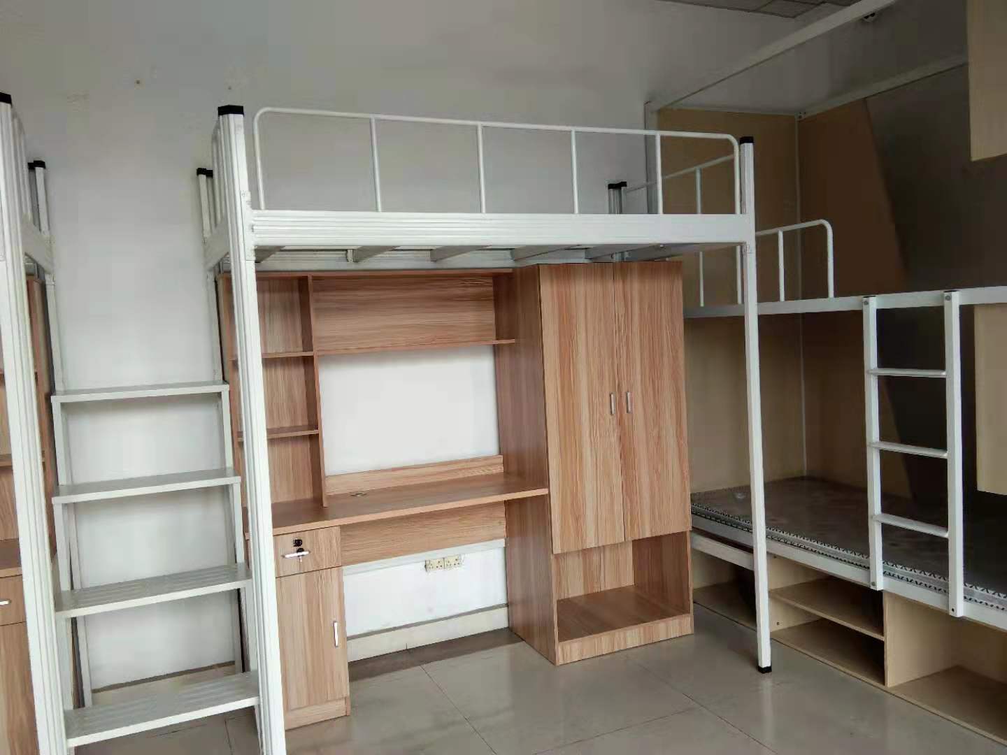 為什么要給上下鋪鐵床加上護欄？