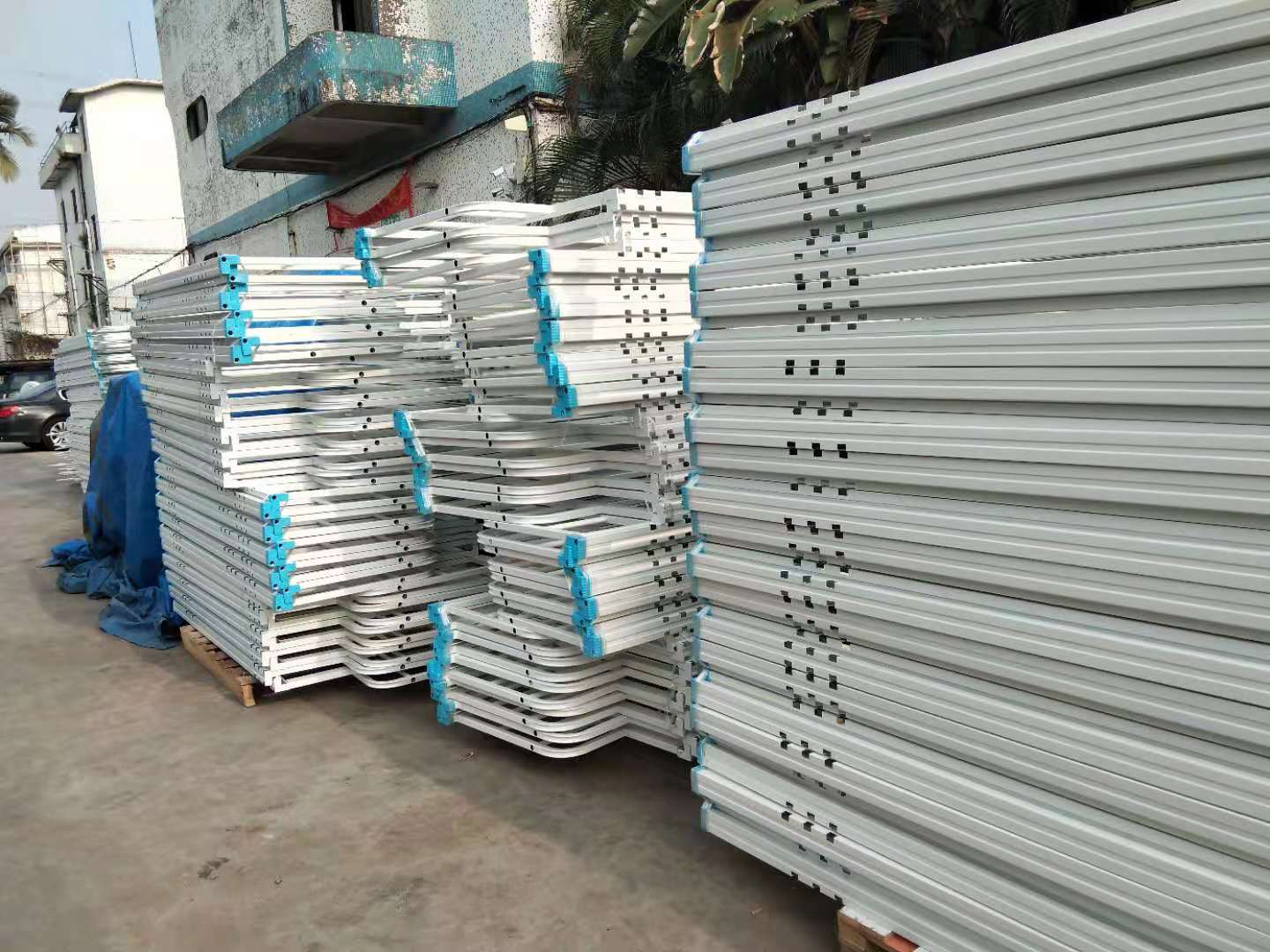 學(xué)生公寓床是卡扣好還是螺絲好？