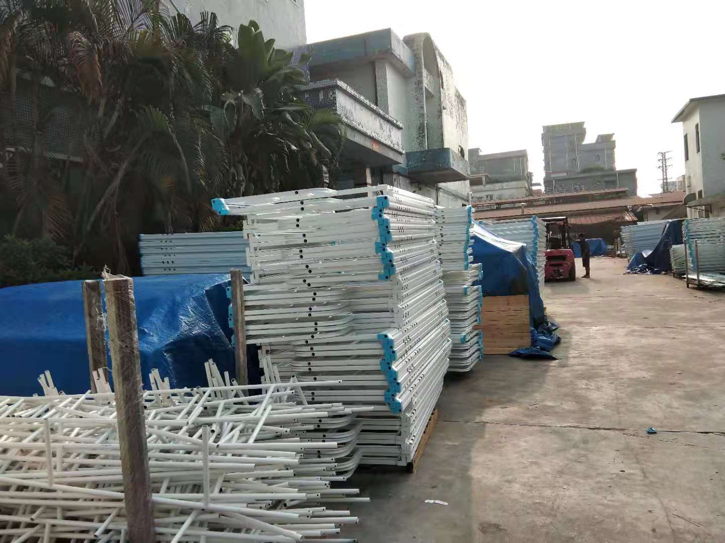 學(xué)生公寓床是卡扣好還是螺絲好？